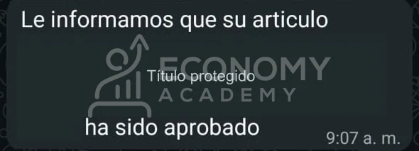 Captura anonimizada de una comunicación que informa la aprobación de un artículo; el título identificativo está cubierto.